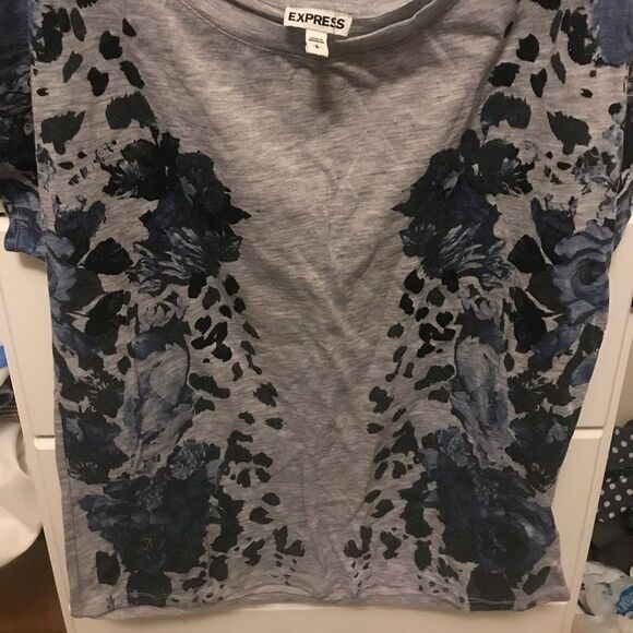 ✨Express Glitter Floral Graphic Tee✨ - Picture 3 of 5